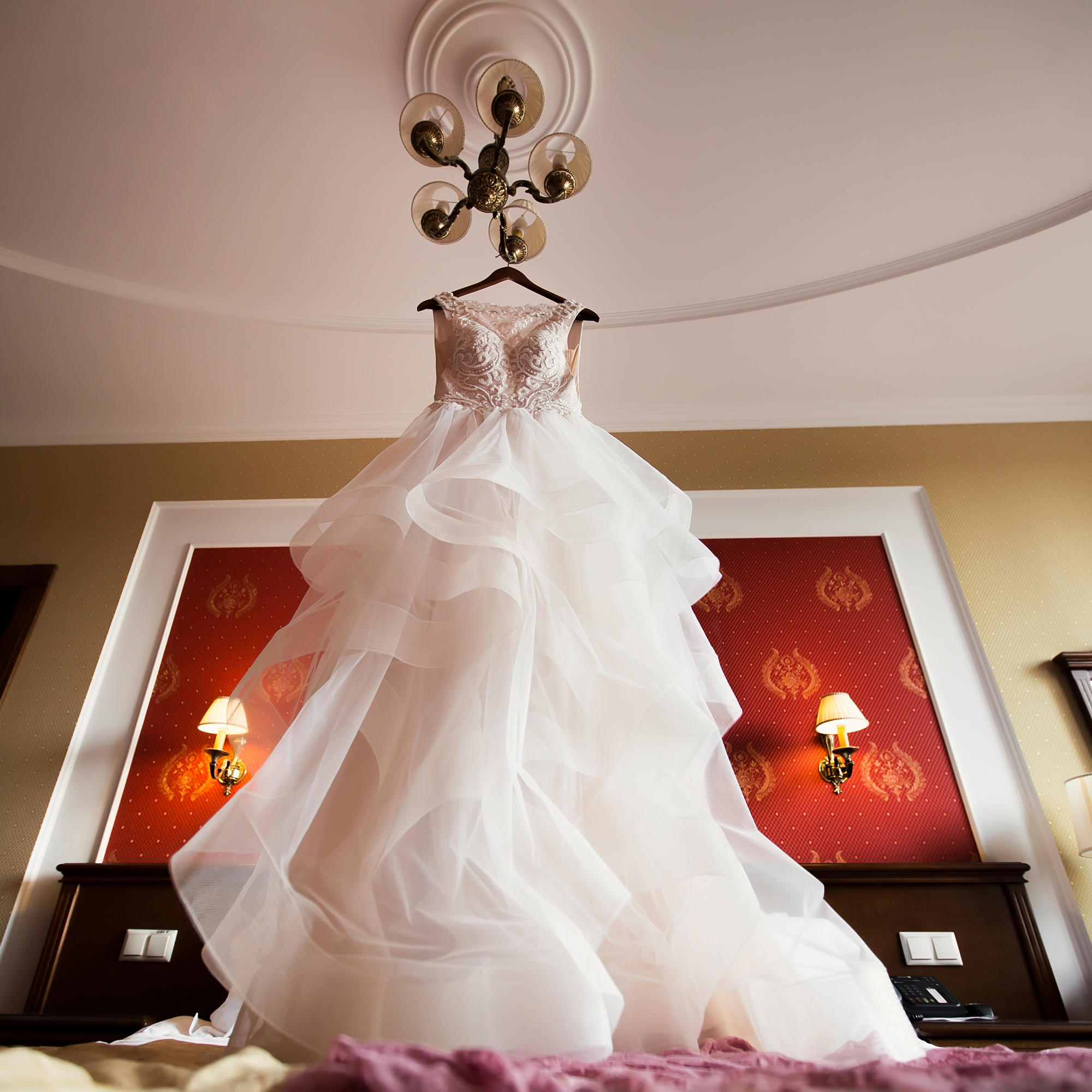 dry clean luxurious-white-wedding-dress-dry-cleaning