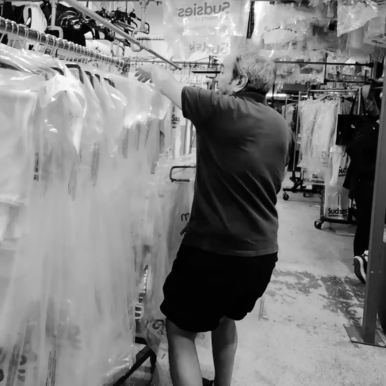 Rodrigo Sudsies garment care valet